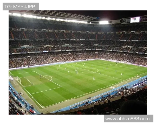 足球巨星风采集：经典瞬间与球场魅力尽收眼底